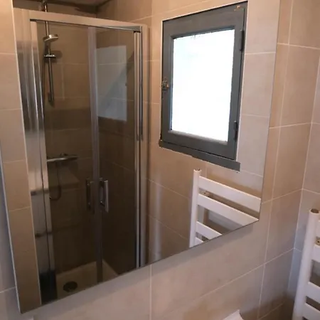 Spacious - Near Train Station Διαμέρισμα