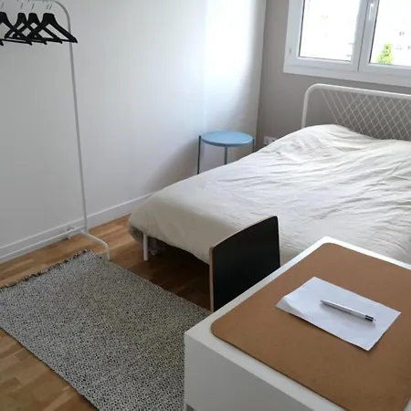 Spacious - Near Train Station *